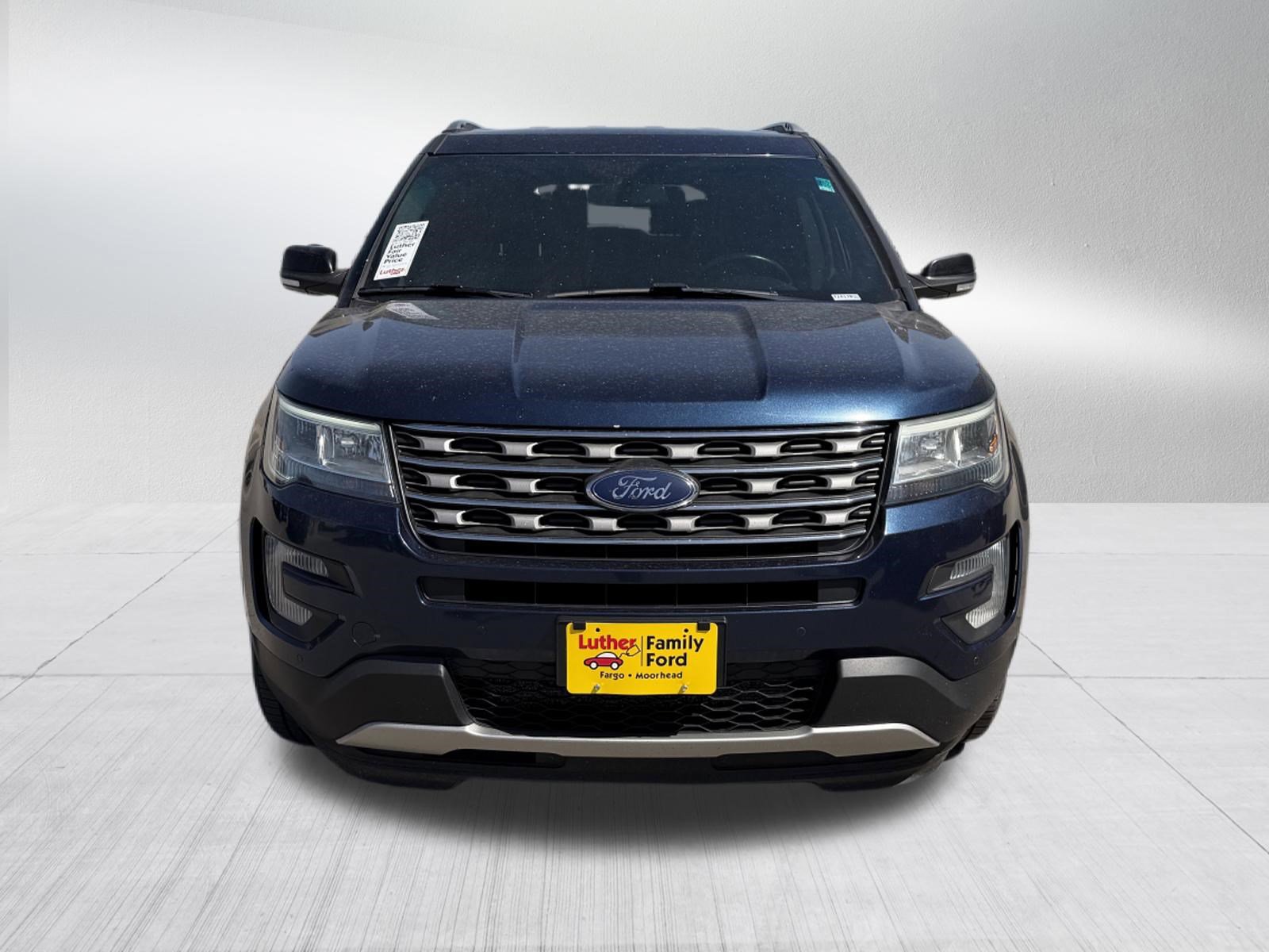 Used 2017 Ford Explorer XLT w/ Equipment Group 202A AWD/4WD image 2