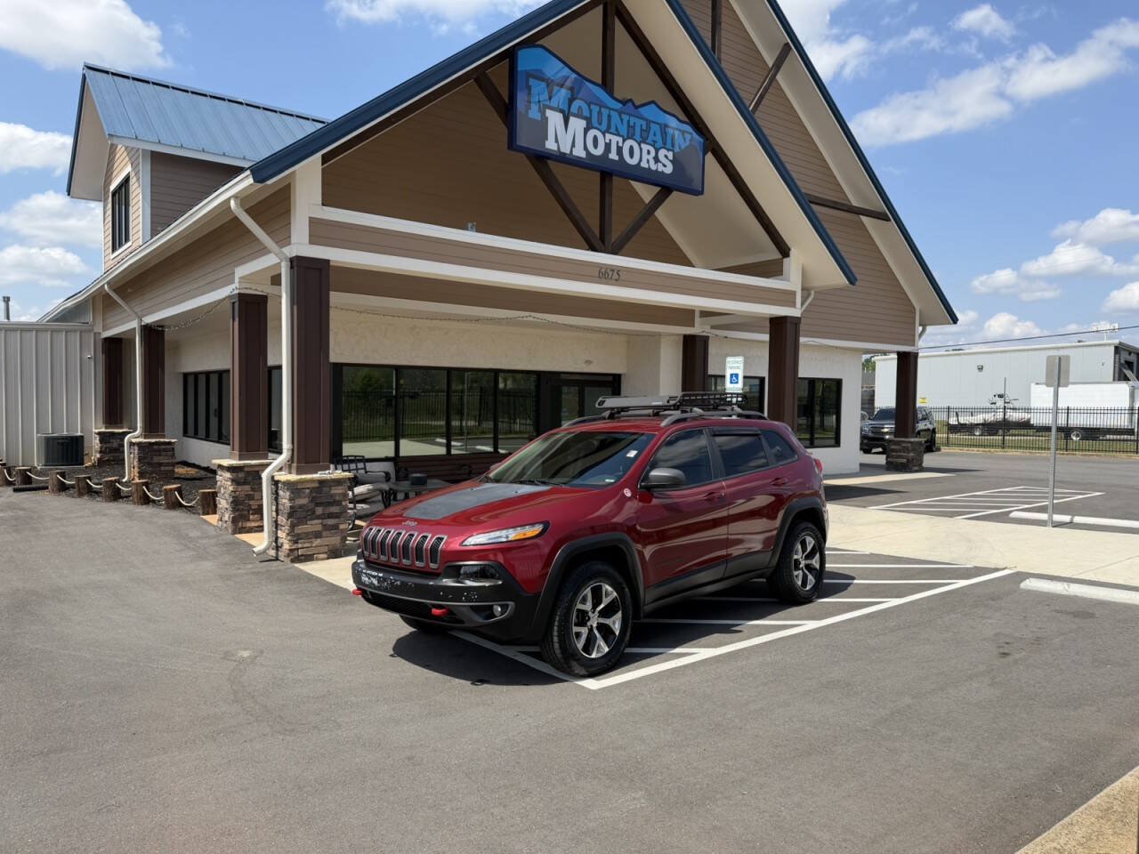 Used 2017 Jeep Cherokee Trailhawk AWD/4WD image 1