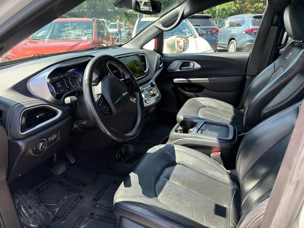 Used 2021 Chrysler Pacifica Touring-L w/ S Appearance Package AWD/4WD image 17