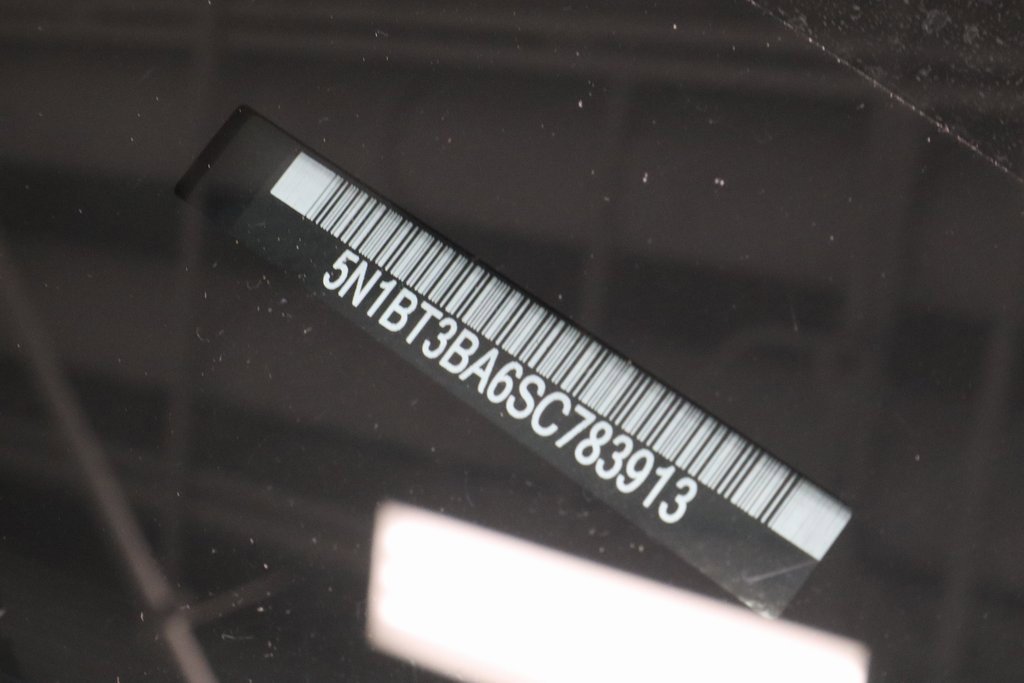 Certified 2025 Nissan Rogue SV image 34