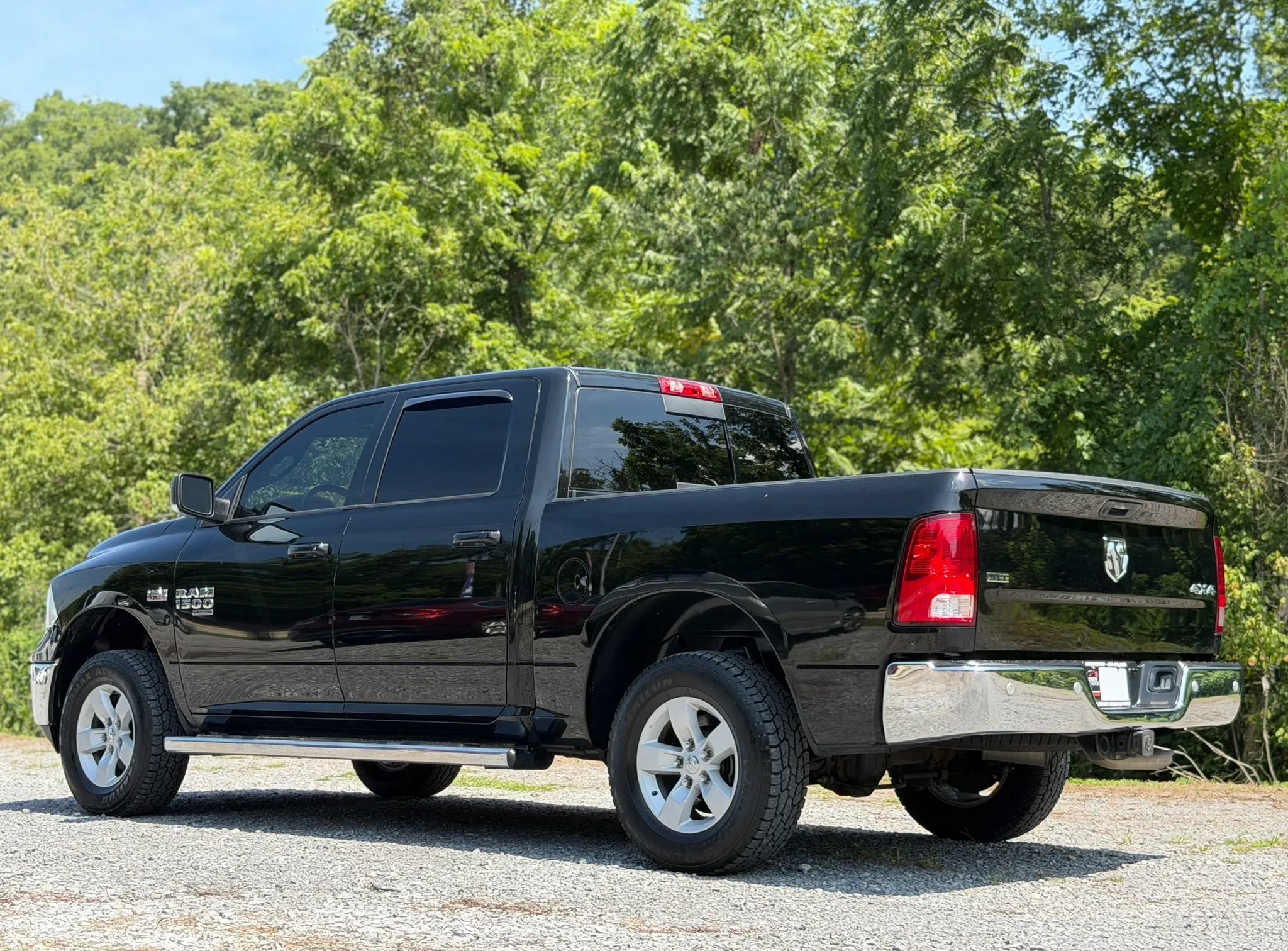 Used 2020 RAM 1500 Classic SLT w/ Luxury Group AWD/4WD image 6