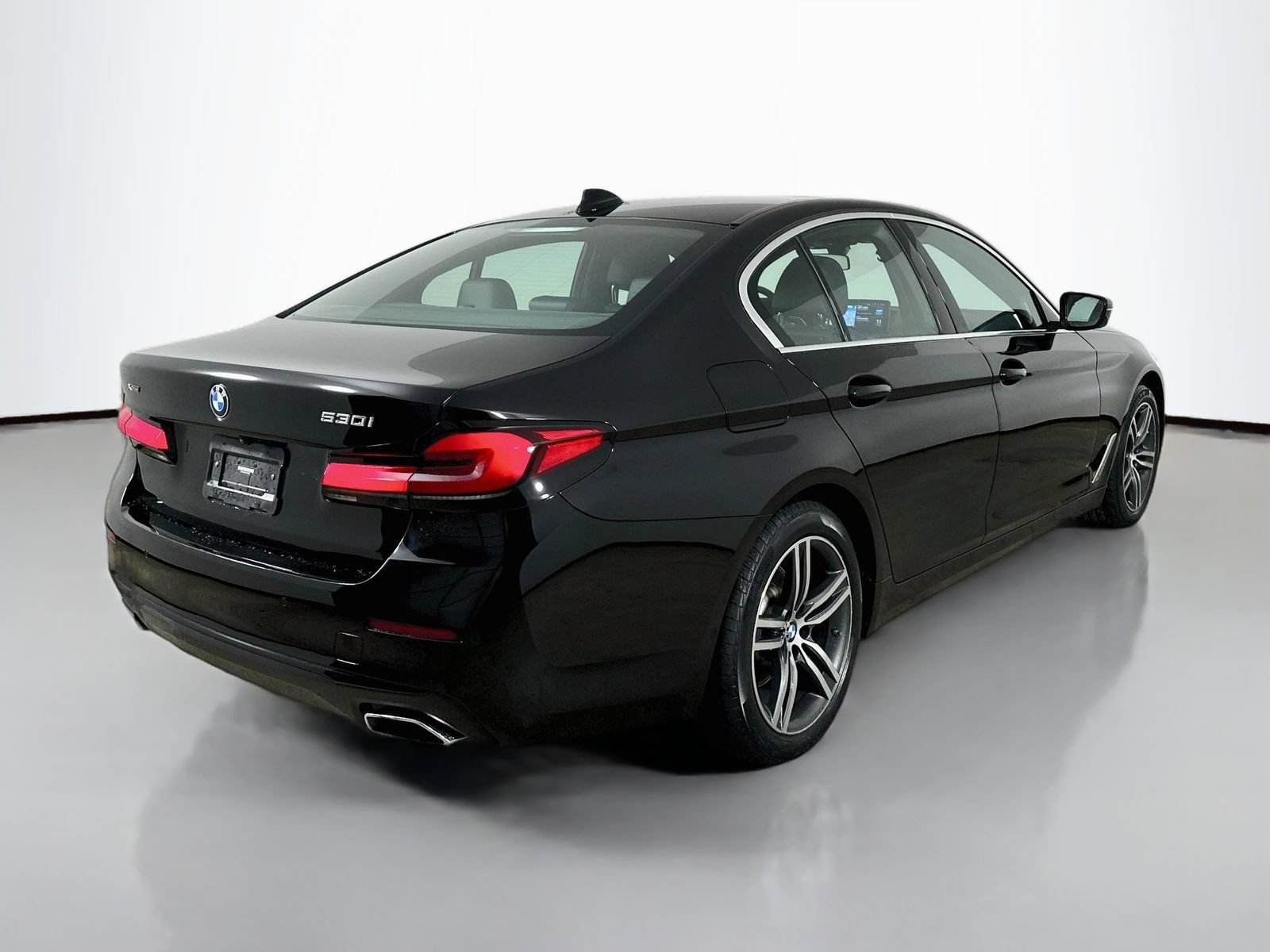 Used 2023 BMW 530i xDrive w/ Premium Package AWD/4WD image 5