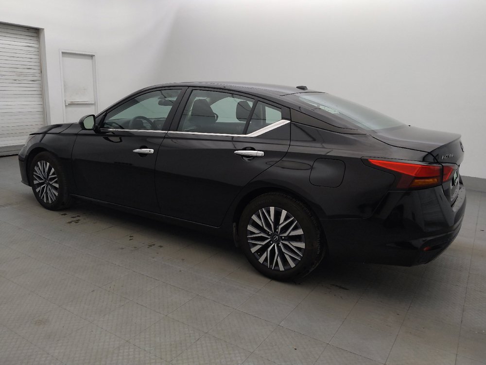Used 2025 Nissan Altima 2.5 SV FWD image 3