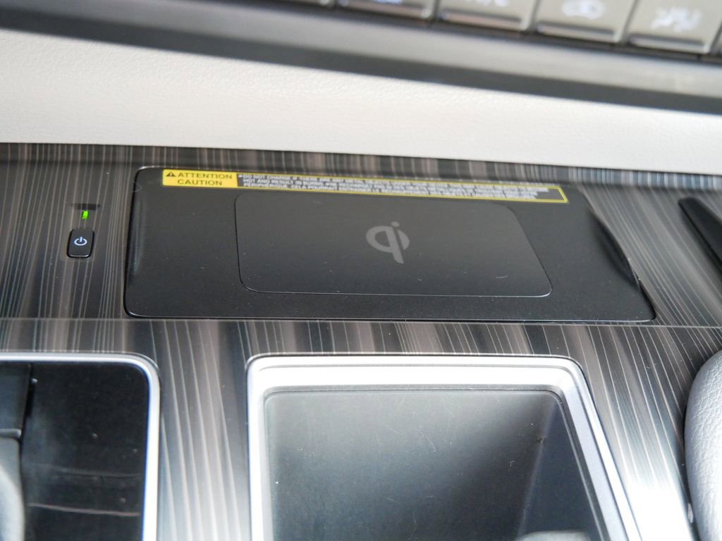 Used 2023 Toyota Sienna Limited image 28