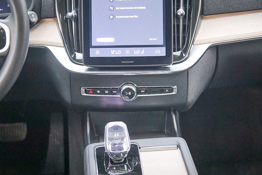 Used 2025 Volvo XC90 B6 Plus image 31