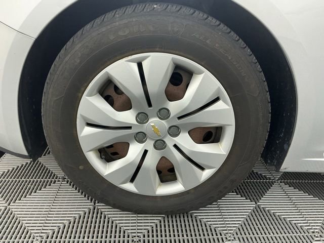 Used 2015 Chevrolet Cruze L FWD image 18