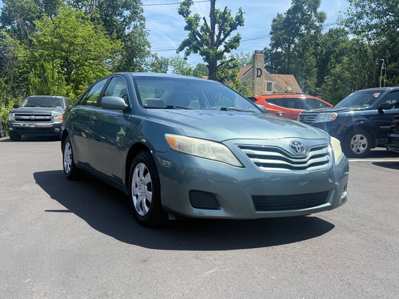 Used 2010 Toyota Camry LE FWD image 1