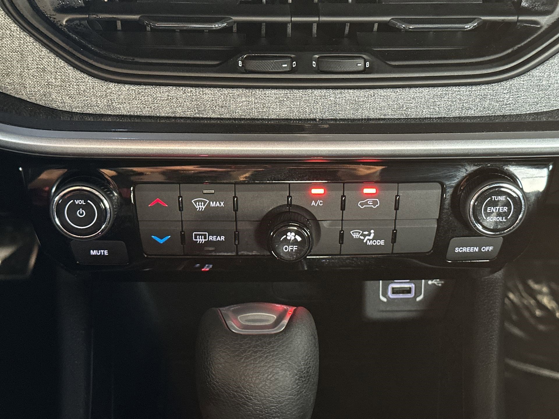 Used 2024 Jeep Compass Sport image 16