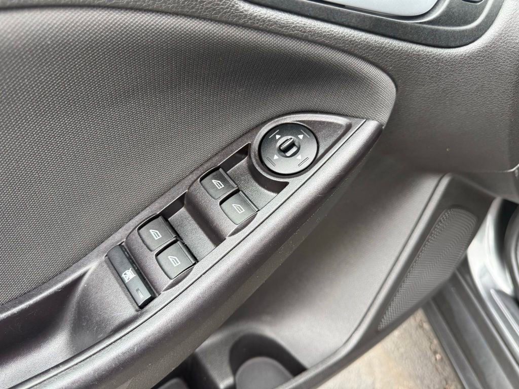 Used 2017 Ford Focus SE FWD image 11