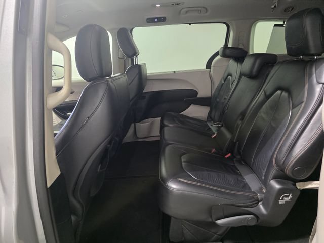 Used 2018 Chrysler Pacifica Touring-L FWD image 25