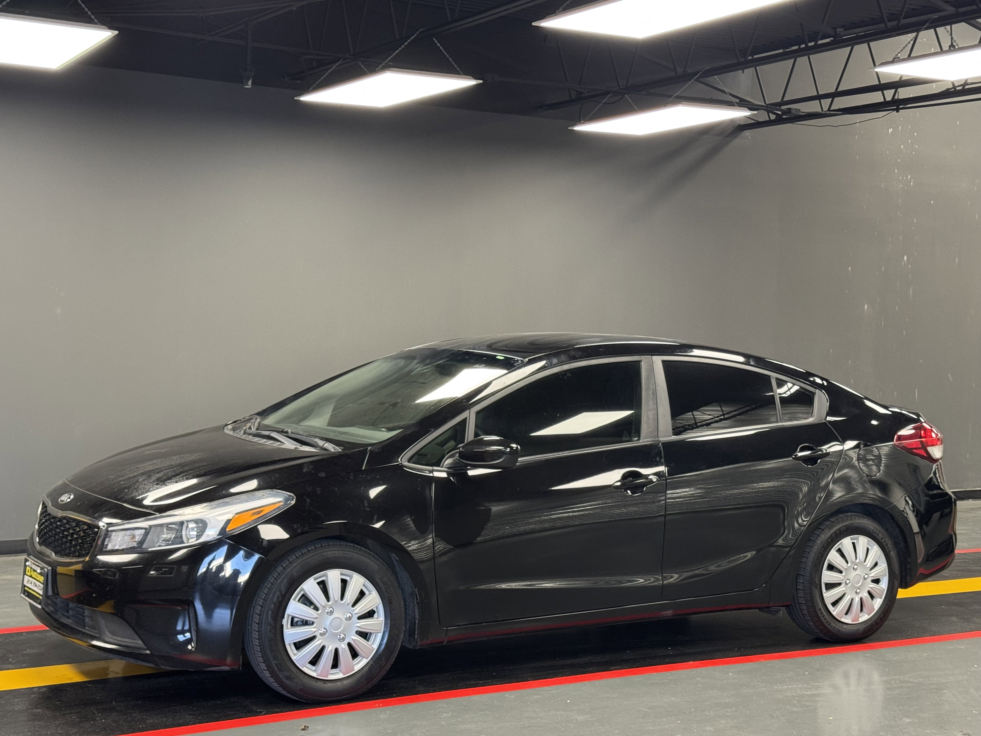 Used 2018 Kia Forte LX image 2