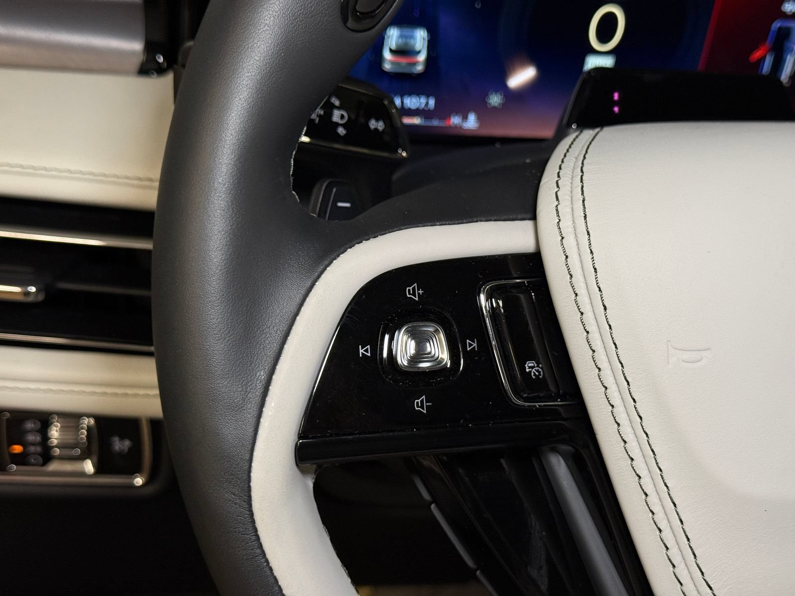 New 2026 Lincoln Aviator AWD image 35