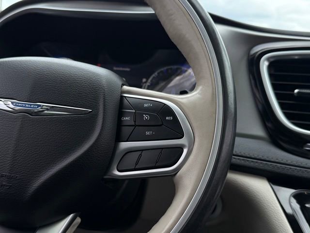 Used 2019 Chrysler Pacifica Limited FWD image 12