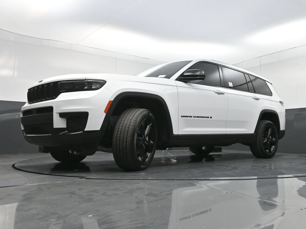 Used 2023 Jeep Grand Cherokee L Laredo AWD/4WD image 30