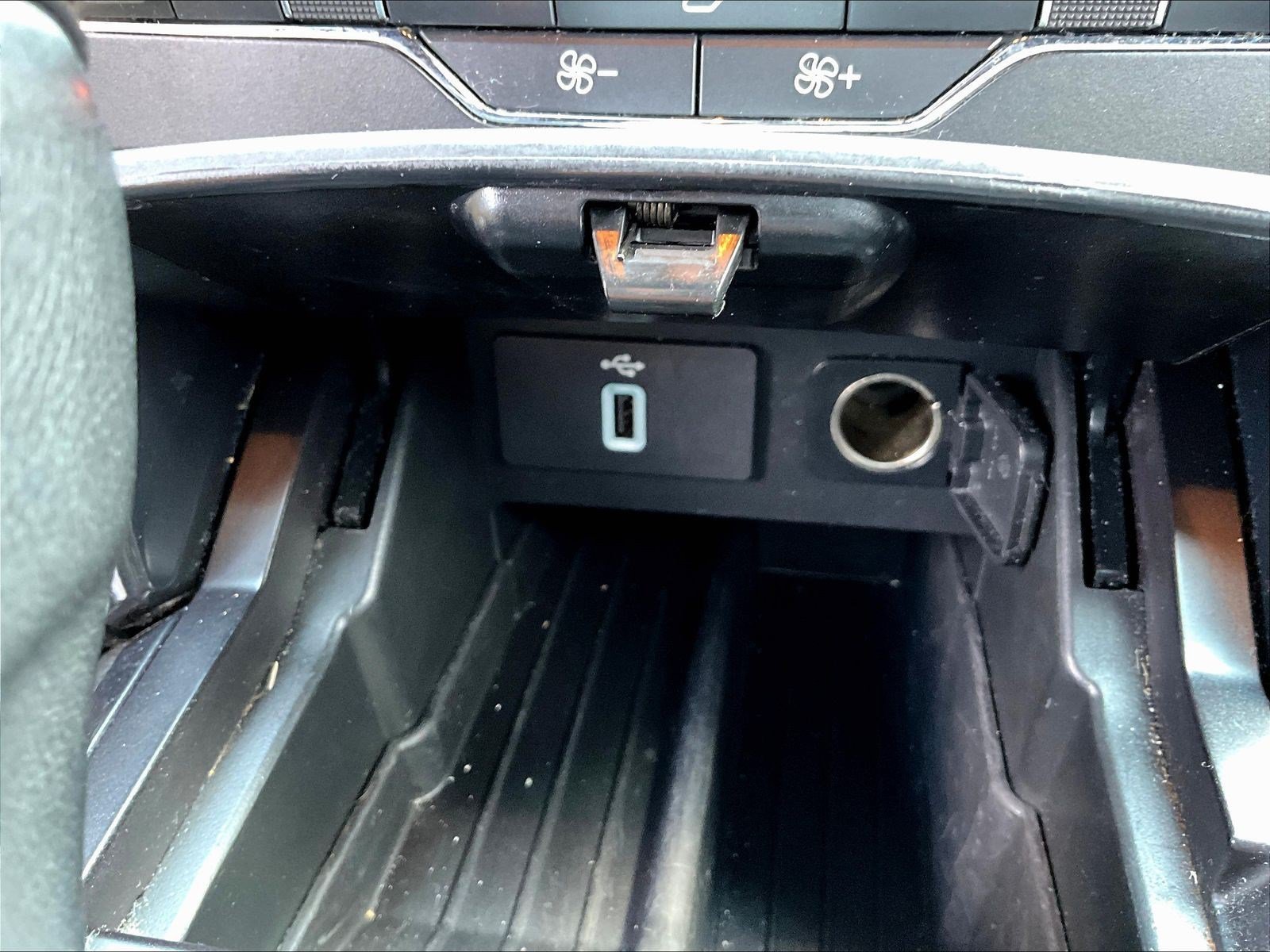 Used 2017 Ford Explorer XLT w/ Equipment Group 201A FWD image 15