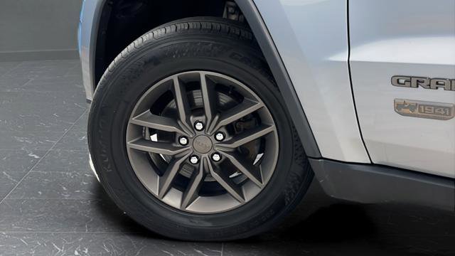 Used 2016 Jeep Grand Cherokee Laredo 75th Anniversary image 32