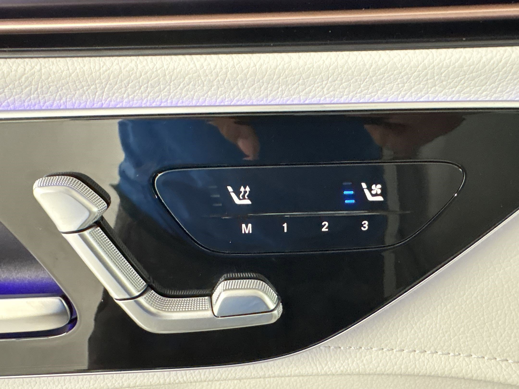 New 2026 Mercedes-Benz EQE 320 4MATIC SUV image 21