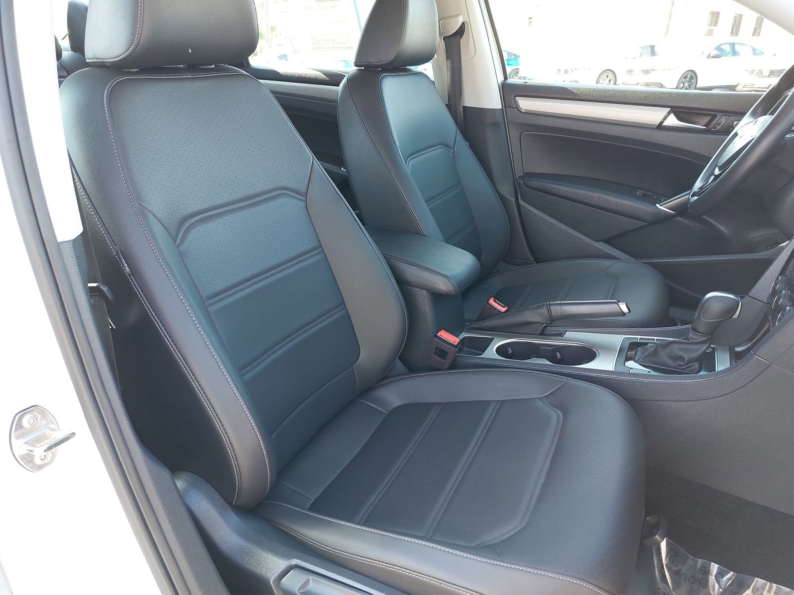 Used 2022 Volkswagen Passat 2.0T SE image 10