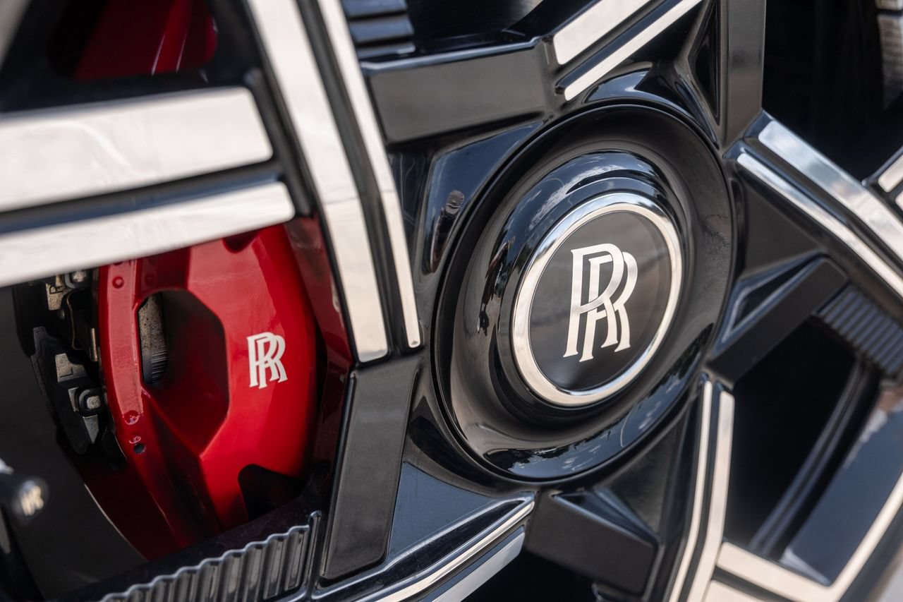 Certified 2025 Rolls-Royce Cullinan Black Badge w/ Leather Finishing Pack AWD/4WD image 10