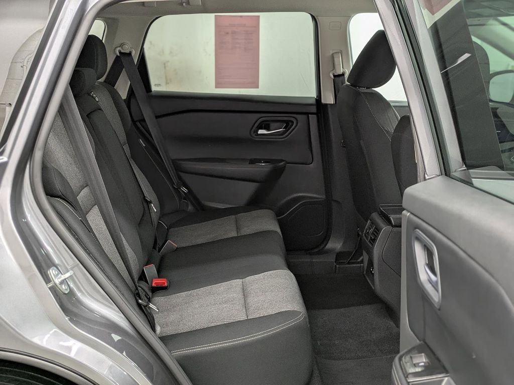 Used 2024 Nissan Rogue SV image 20