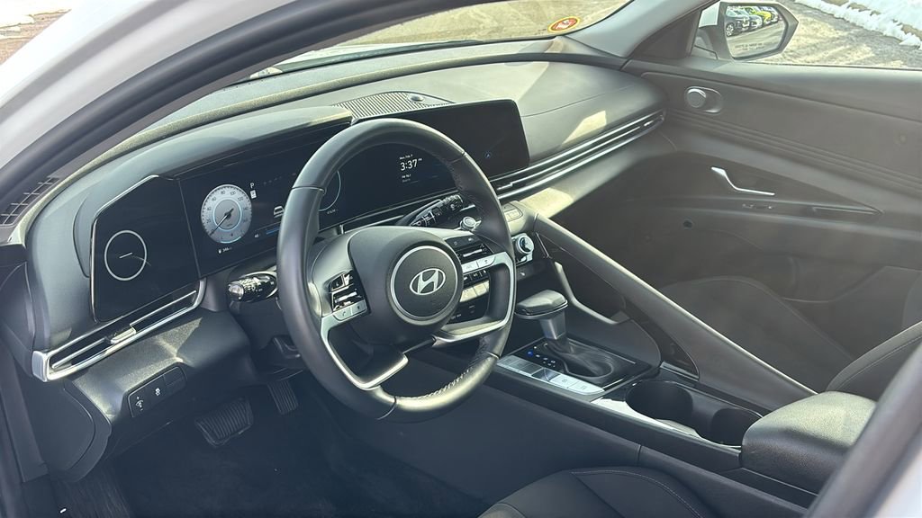 Used 2025 Hyundai Elantra SEL image 23