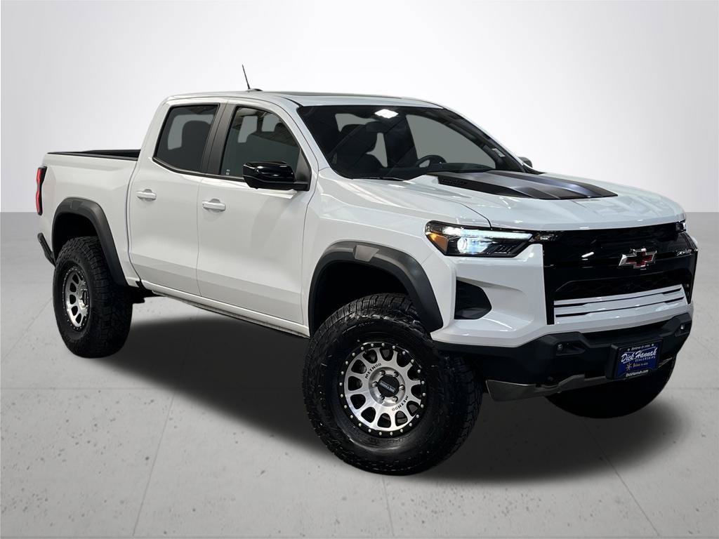 Used 2025 Chevrolet Colorado ZR2 w/ Technology Package AWD/4WD image 8