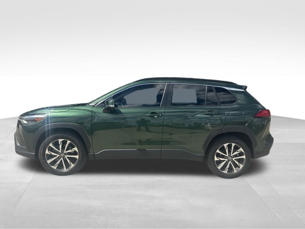 Used 2022 Toyota Corolla Cross XLE w/ Convenience Package AWD/4WD image 2