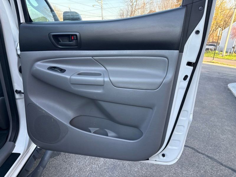 Used 2013 Toyota Tacoma 4x4 Double Cab w/ TRD Off-Road Pkg image 19