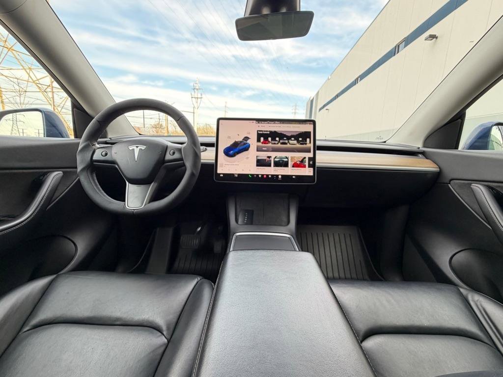 Used 2022 Tesla Model Y Long Range image 25