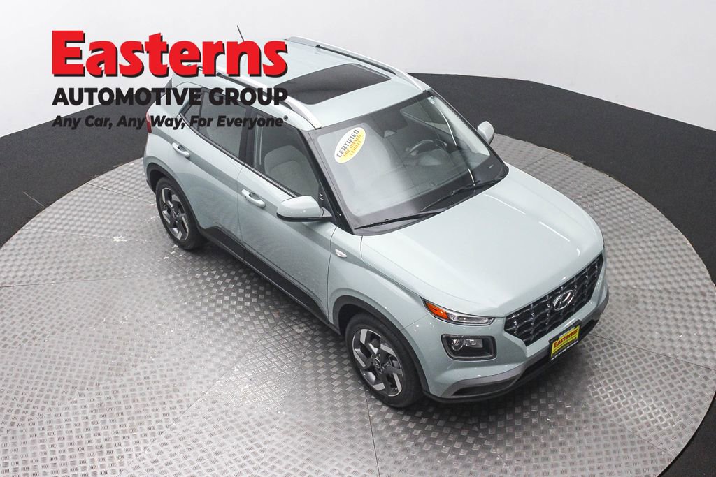 Used 2025 Hyundai Venue SEL FWD image 3