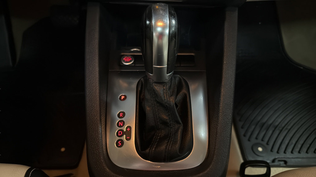 Used 2013 Volkswagen Jetta SEL FWD image 39