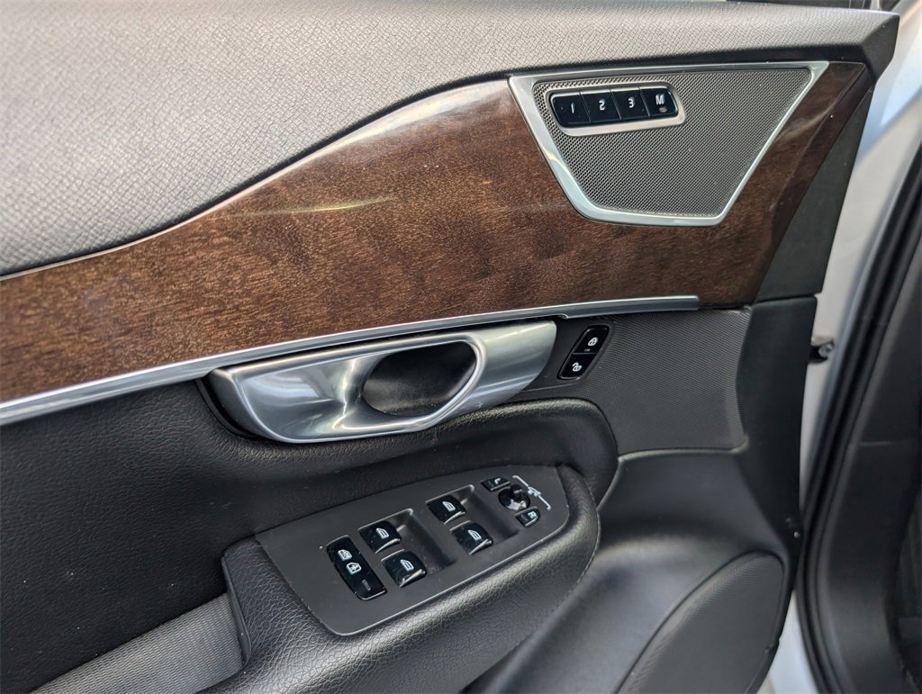 Used 2019 Volvo XC90 T6 Momentum w/ Protection Package Premier image 9