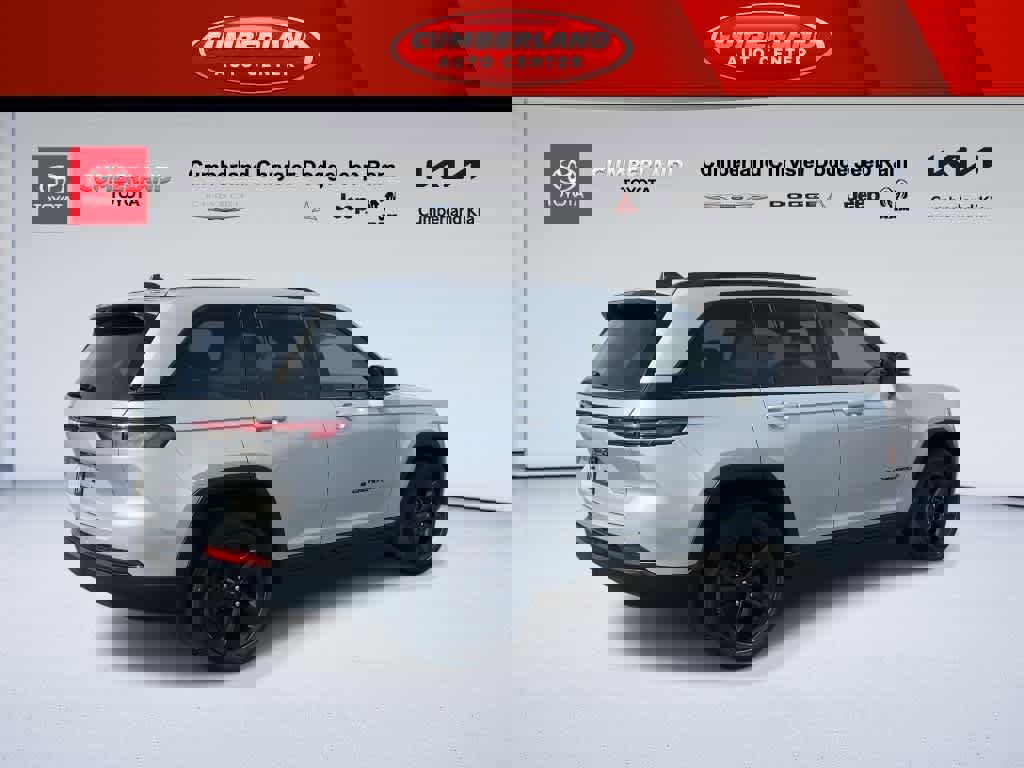 Used 2023 Jeep Grand Cherokee Altitude image 8