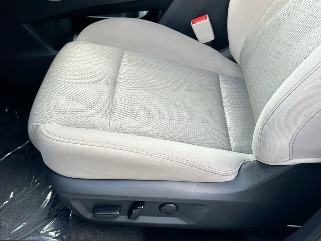 Used 2025 Nissan Rogue SV AWD/4WD image 18