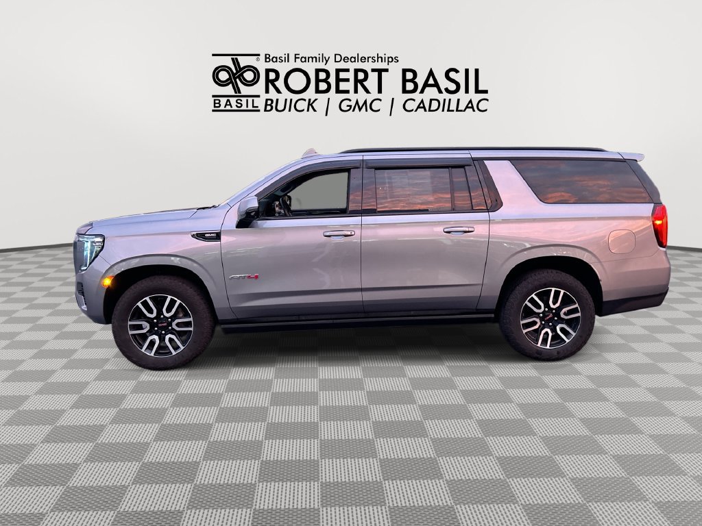 Used 2023 GMC Yukon XL AT4 w/ AT4 Premium Package AWD/4WD image 5