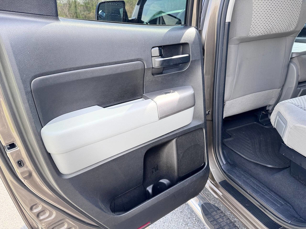 Used 2012 Toyota Tundra 4x4 Double Cab w/ Tow Pkg image 4