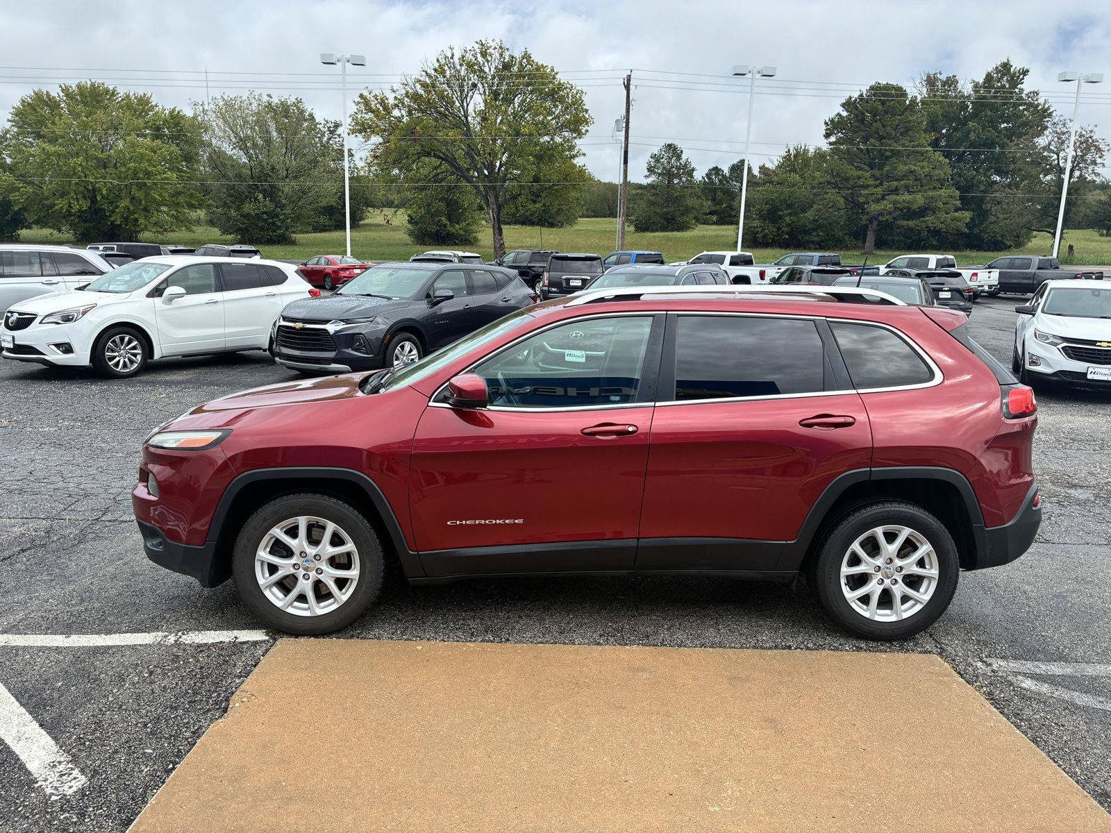 Used 2016 Jeep Cherokee Latitude w/ Comfort & Sound Group FWD image 5