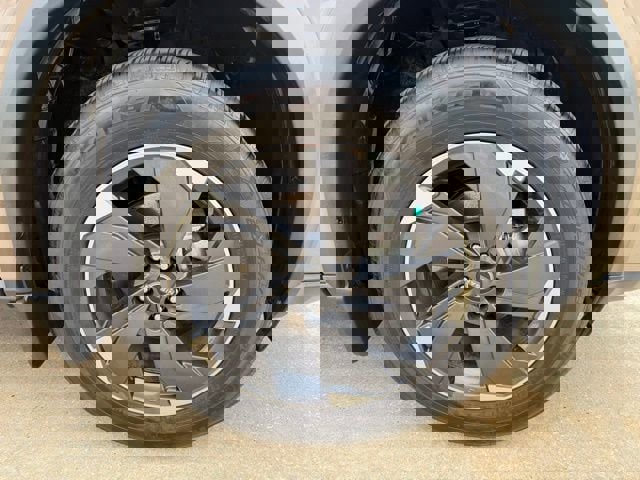 Used 2025 Nissan Rogue SV w/ SV Premium Package image 9