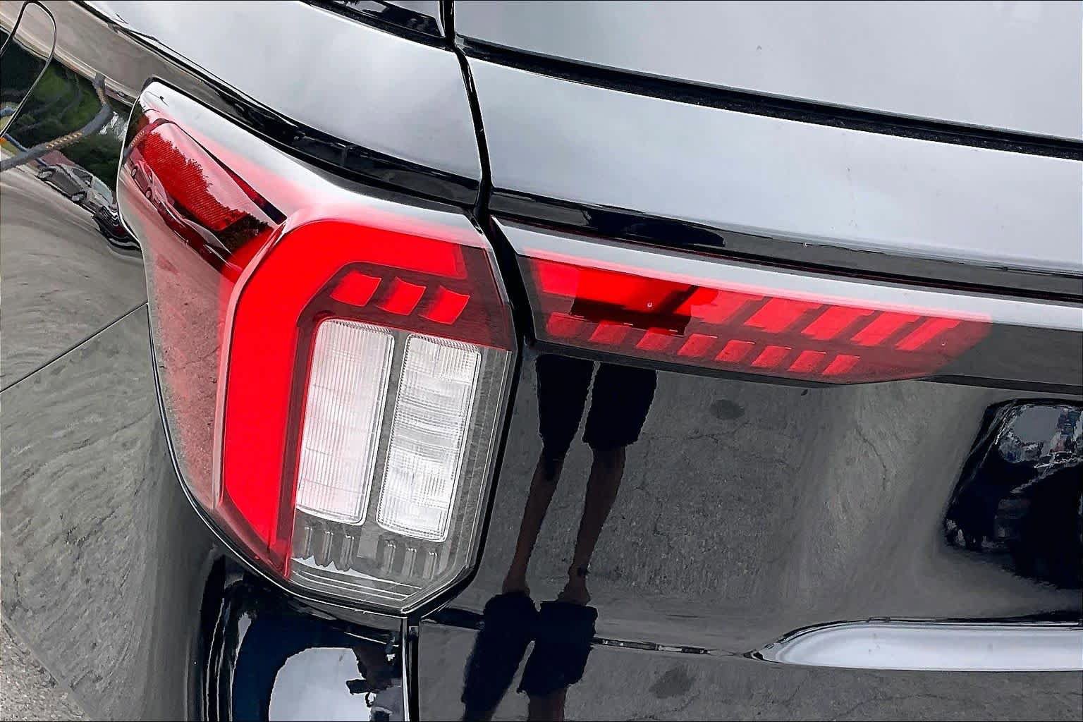 Used 2025 Ford Explorer ST AWD/4WD image 28