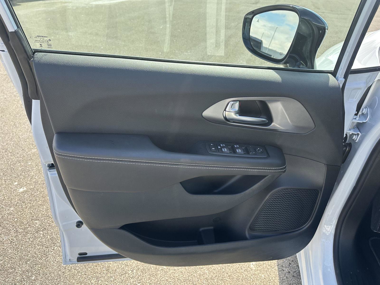 Used 2026 Chrysler Voyager LX image 17