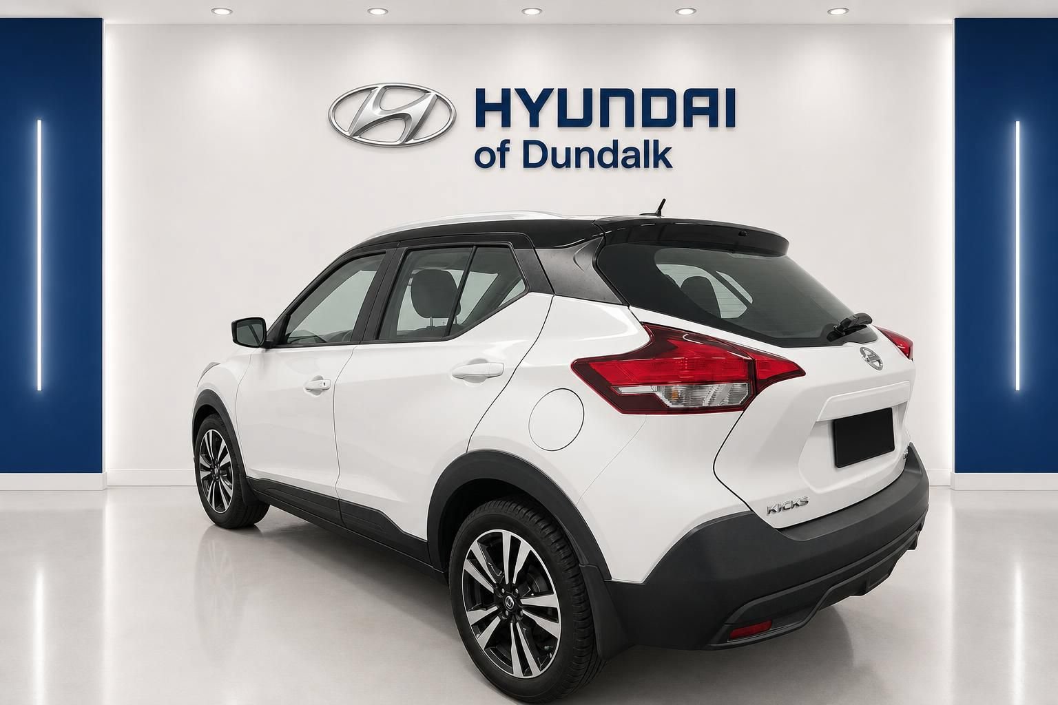 Used 2018 Nissan Kicks SV FWD image 2