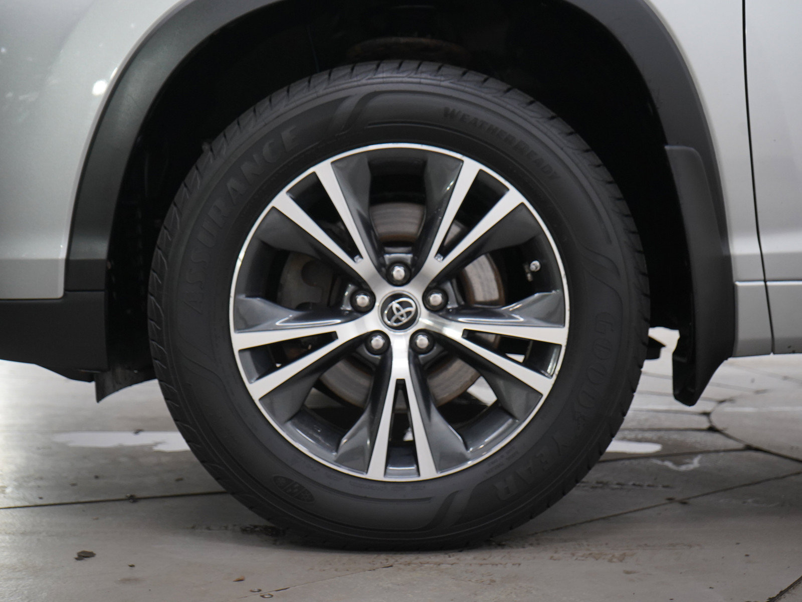Used 2017 Toyota Highlander LE AWD/4WD image 27