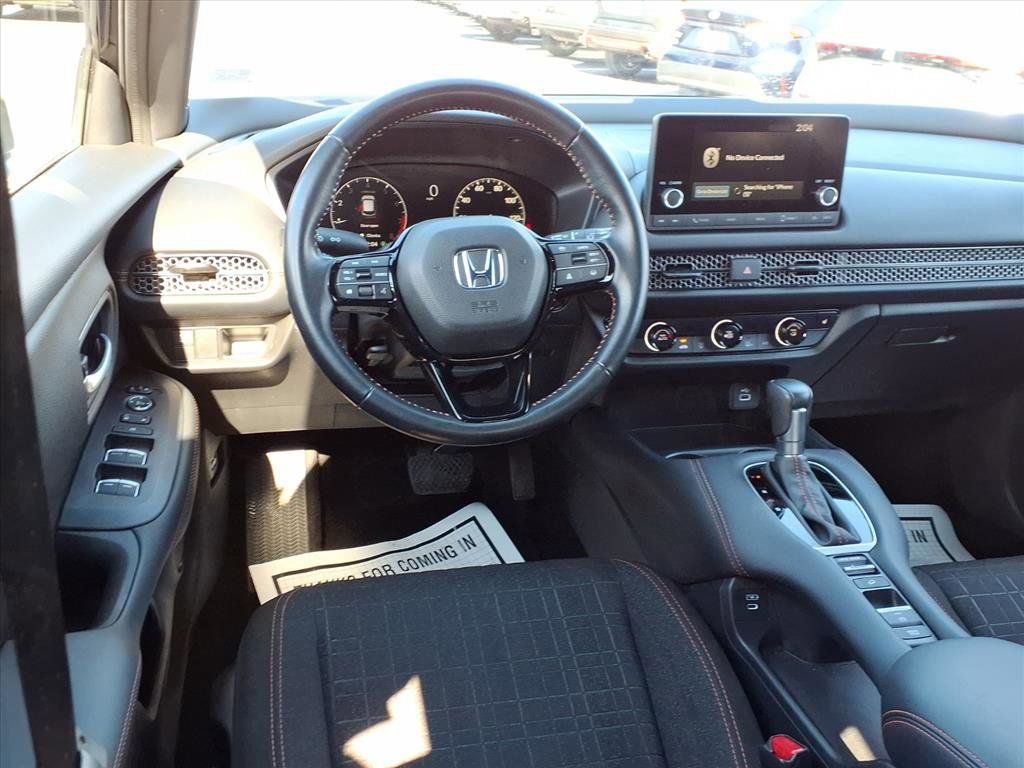 Used 2025 Honda HR-V Sport image 4