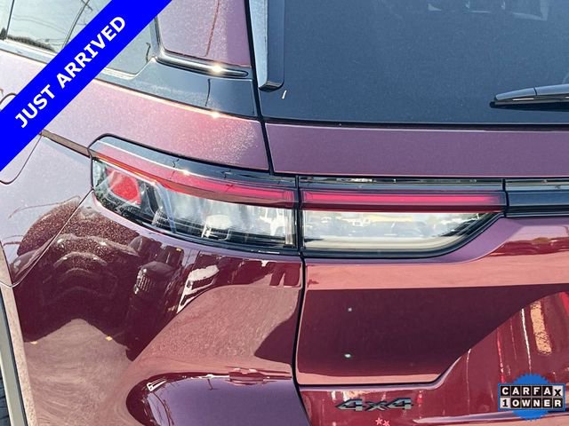 Certified 2024 Jeep Grand Cherokee Altitude AWD/4WD image 11
