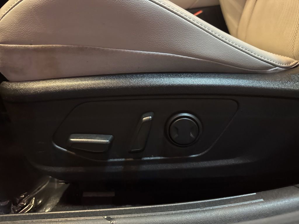 Used 2021 Hyundai Elantra Limited image 23