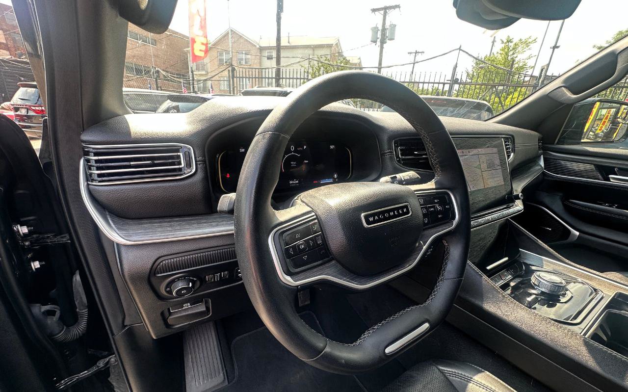 Used 2023 Jeep Wagoneer L Series II w/ Premium Group I AWD/4WD image 8