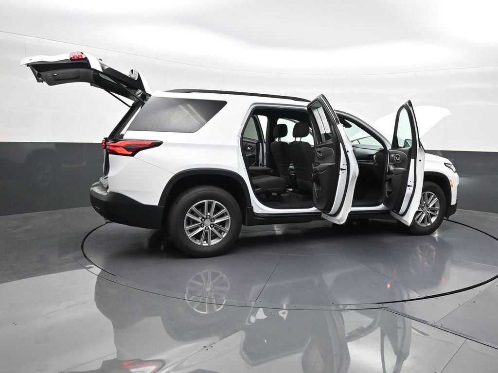 Used 2023 Chevrolet Traverse LT image 32