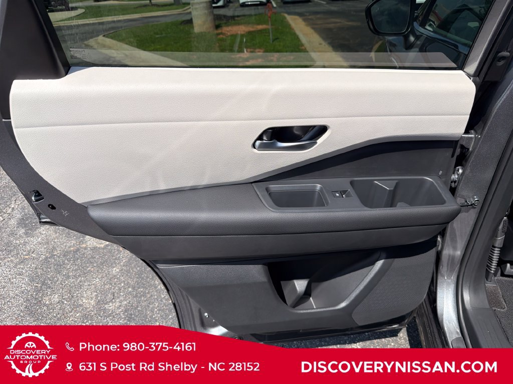 New 2026 Nissan Pathfinder SL FWD image 26