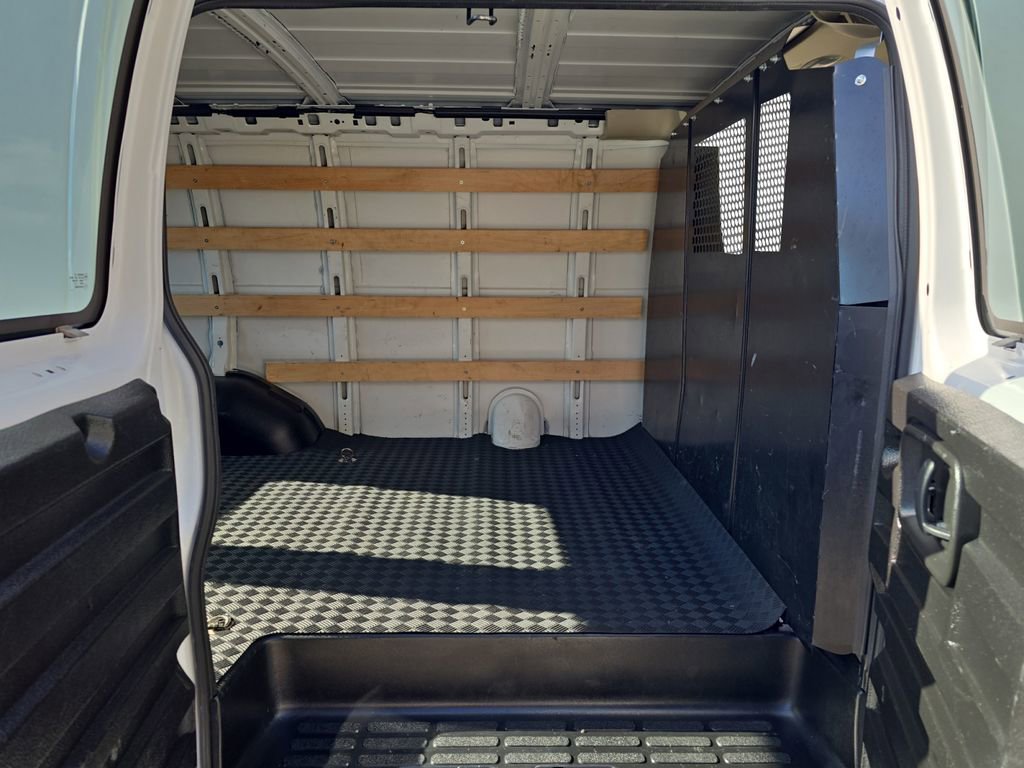 Used 2024 GMC Savana 2500 w/ Driver Convenience Package image 14