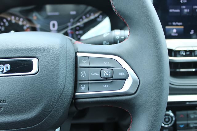Used 2025 Jeep Compass Trailhawk w/ Trailhawk Convenience Group AWD/4WD image 25